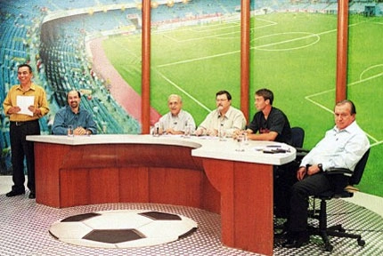 Flávio Prado, Wanderley Nogueira, Fernando Solera, Chico Lang, o zagueiro Lugano e Dalmo Pessoa no programa Mesa Redonda da TV Gazeta