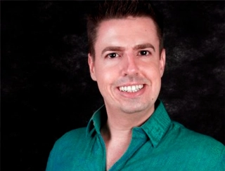 "Terão sucesso os clubes mais estáveis política e financeiramente"