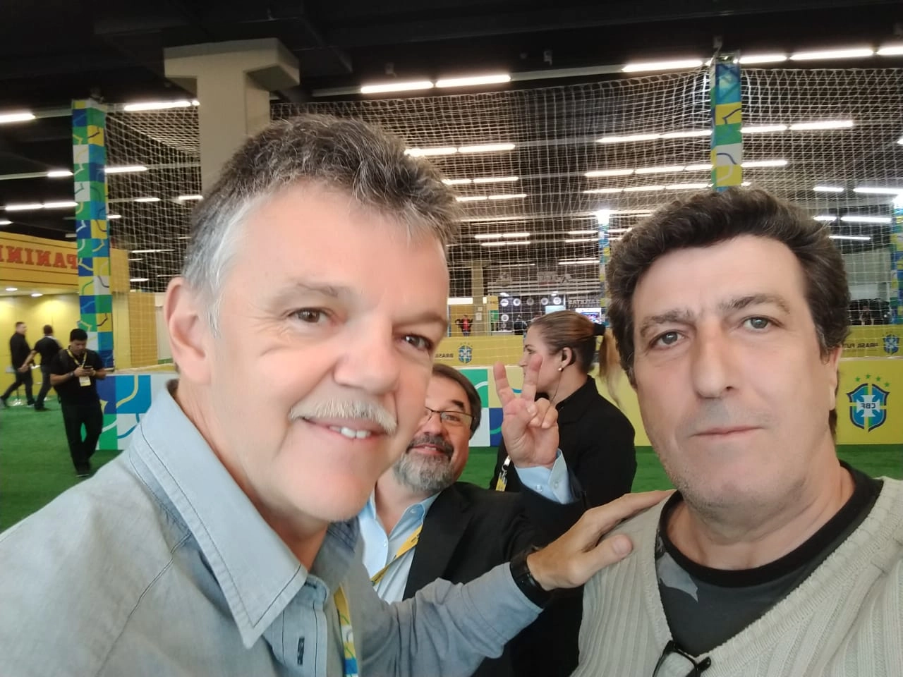 Gilmar Rinaldi e Calos Alberto Spina (ex-Matsubara) na Expo-Fut em julho de 2019, em São Paulo. Foto: arquivo pessoal de Carlos Alberto Spina