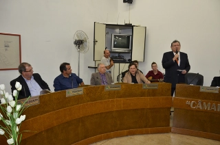 Em 28 de agosto de 2014, discursando na C&acirc;mara Municipal do munic&iacute;pio mineiro. Foto: Divulga&ccedil;&atilde;o