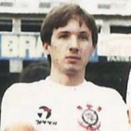 Cacau  - Ex-ponta do Goi&aacute;s, Corinthians e Flu