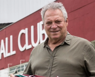 Único medalhão nos clubes da Série neste início de ano é Abel Braga, no Flu. Foto: Twitter/Reprodução