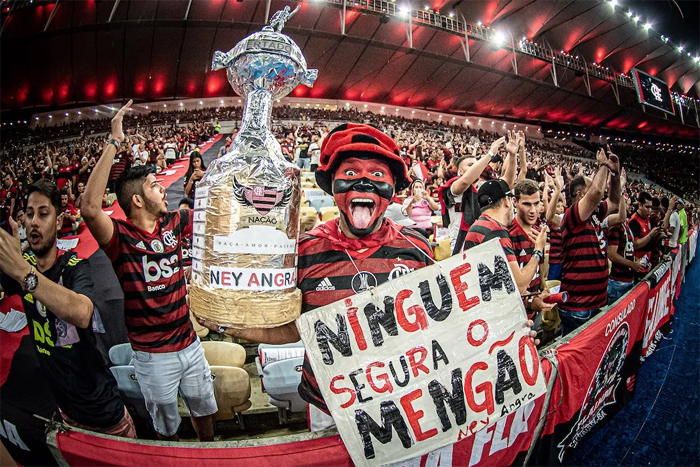 Máquina'! 'Melhor que o Brasil de Zagallo'! Torcida do Flamengo
