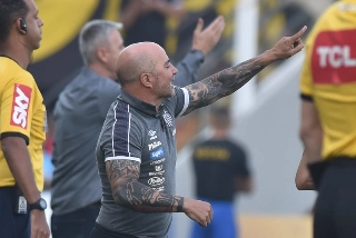 Sampaoli chegou a discutir com o treinador rival Tiago Nunes. Foto: Ivan Storti/Santos