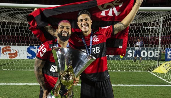 “Homens de área” do Mengão tiveram poucas oportunidades de iniciar partidas juntos na equipe. Foto: Alexandre Vidal/Flamengo