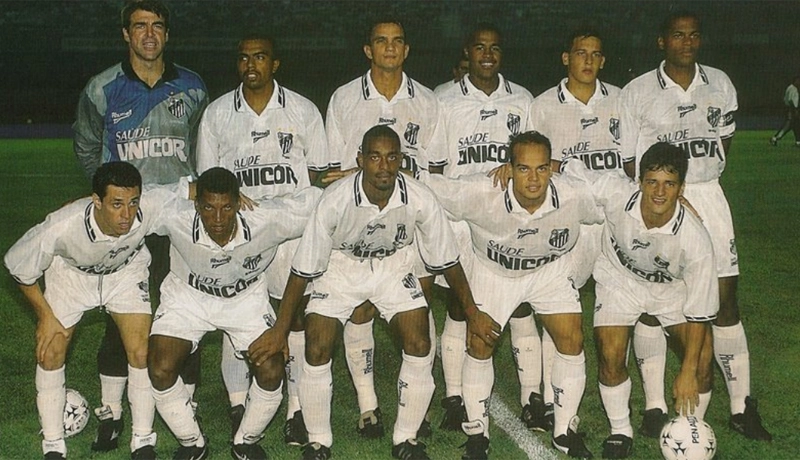 Santos campeão do Rio-São Paulo em 1997. Em pé: Zetti, Anderson Lima, Sandro, Marcos Assunção, Rogério Seves e Ronaldão. Agachados: Alexandre, Macedo, Vágner, Robert e Alessandro. A foto é da Revista Placar.