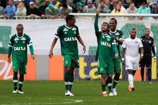 Gr&ecirc;mio analisa investida em meia do Atl&eacute;tico-PR e carrasco da Chapecoense