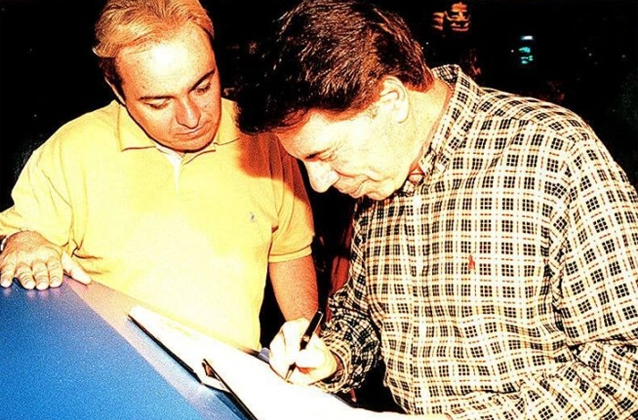 Gugu Liberato e Silvio Santos durante uma visita ao Parque do Gugu, no SP Market, em São Paulo, em 26 de junho de 1997. Foto: UOL 