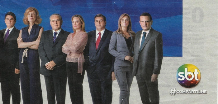 Jornalistas do SBT em foto publicitária veiculada na Revista Veja, em março de 2013. Da esquerda para a direita: César Filho, Marília Gabriela, Joseval Peixoto, Rachel Sheherazade, Carlos Nascimento, Karen Bravo e Roberto Cabrini