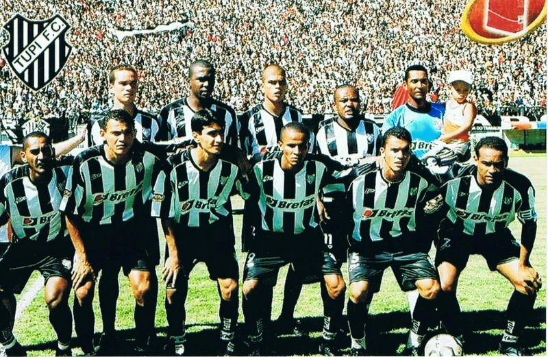 Tupi, de Juiz de Fora-MG. Campeão Mineiro do Interior de 2003. Da esquerda para a direita, em pé: Jailton, Eduardo, Rodrigão, Marcelo e Paulo César. Agachados: Alexandre Nunes, Jakson, Ranieri, Maurício, Rônie e Muller. O técnico era Ângelo, o José Ângelo Preca, lateral vice-campeão paulista de 1977 pela Ponte Preta. Foto enviada por Carlos Alberto Bellos