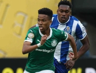 Para o Palmeiras &eacute; uma chuva de dinheiro, mas para o Estev&atilde;o &eacute; um momento que muda tudo na vida dele. Foto: Cesar Greco/Ag. Palmeiras