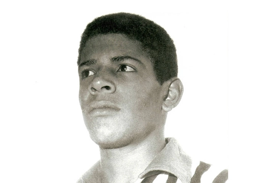 Davi  - Ex-atacante do Santos, cunhado de Pel&eacute;