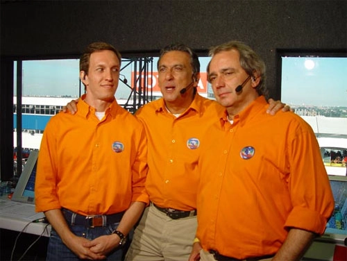 Em 2008, este foi trio que apareceu na tela da Rede Globo nas transmissões de Fórmula 1. Da esquerda para a direita: Luciano Burti, Galvão Bueno e Reginaldo Leme. Crédito foto: Site oficial do jornalista Galvão Bueno.
