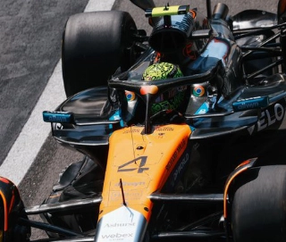 Britânico se beneficiou de punição imposta ao companheiro de equipe. Foto: McLaren F1