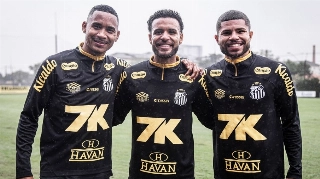 N&atilde;o s&atilde;o profissionais, portanto, e sim amadores, ou varzeanos, se voc&ecirc; preferir assim. Foto: Raul Baretta/ Santos FC