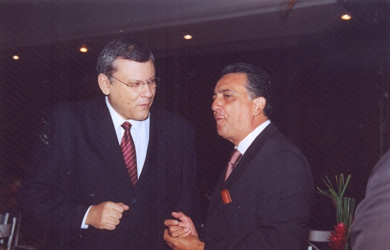 Milton Neves conversa com o jornalista e narrador da TV Globo, Galvão Bueno. 