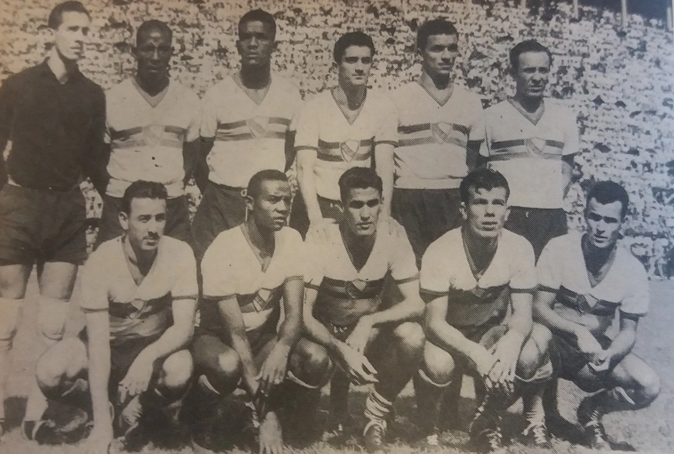 Renner representando a seleção gaúcha em 1956. Em pé: Valdir Joaquim de Moraes, Pinga, Bonzo, Leo, Ênio Rodrigues e Paulistinha. Agachados: Pedrinho, Breno, Juarez, Ênio Andrade e Vitório. A foto é da Revista Esporte Ilustrado, 936