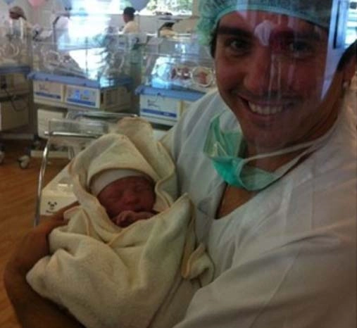 Em 11 de maio de 2013 nasceu o neto Cadu, filho de Cacá Bueno e Talita Stoppazzolli. Foto: Instagram de Cacá Bueno