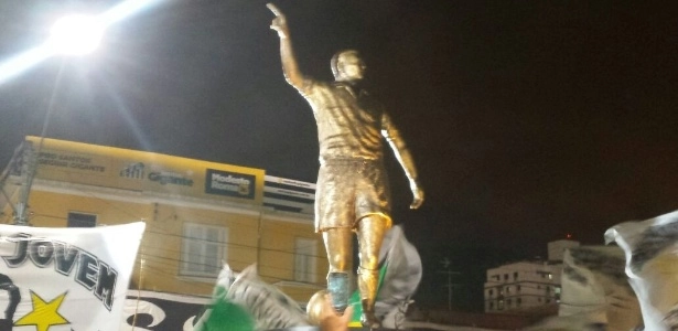 O Santos inaugurou a estátua do chamado 