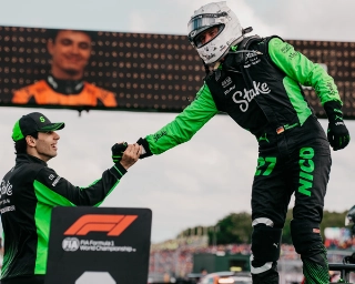 Bortoleto cumprimenta Hulkenberg em Silverstone. Foto: Stake F1 Team KICK Sauber