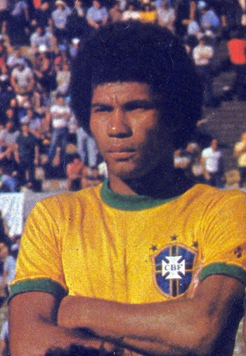 O lateral-direito foi convocado algumas vezes para jogar na seleção brasileira. E foi convocado até para a disputa da Copa do Mundo de 1982. 