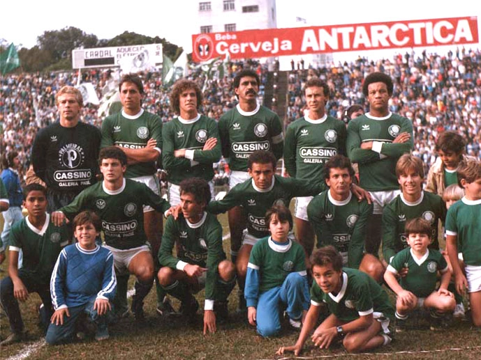 Em pé: Leão, Amarildo, Lino, Vágner Bacharel, Jorginho e Diogo. Agachados: Edu Manga, Mendonça, Mirandinha, Edú e Denys.