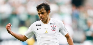 Maior artilheiro da Arena de saída e sem a idolatria da Fiel