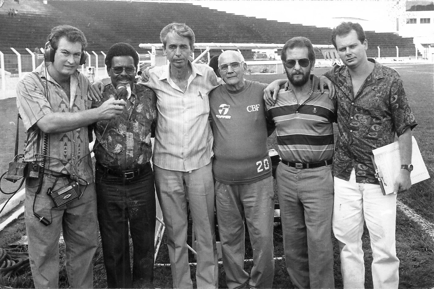 Os piracicabanos Coutinho e De Sordi foram homenageados em 1986, no Estádio Barão de Serra Negra, em Piracicaba. Uma placa, alusiva aos jogadores, foi colocada na entrada do estádio. Da esquerda para a direita: Edvaldo Tietz, Coutinho, Dinival Tibério (radialista), Rocha Neto (maior historiador do XV de Piracicaba), Nilton De Dordi e Marcos (jornalista). Foto enviada por Edvaldo Tietz