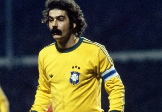 Ent&atilde;o no Fluminense, o camisa 10 marcou diante da Alemanha Ocidental. Foto: Reprodu&ccedil;&atilde;o