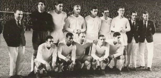 O Real Madrid da temporada 1959/60. Agachados, da esquerda para a direita, os três primeiros são Canário, Didi e Di Stéfano. Foto: UOL