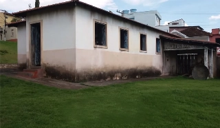 Construção no interior de Minas é uma réplica, mas está no mesmo terreno da casa original. Foto: Reprodução/YouTube