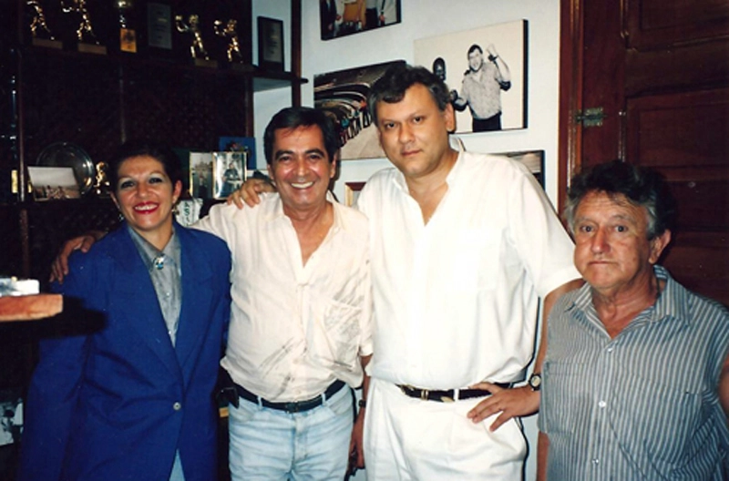Lenice, o dramaturgo Benedito Ruy Barbosa, Milton Neves e o saudoso Benedito Dino em Muzambinho-MG, em 1999. Foto: arquivo pessoal de Milton Neves