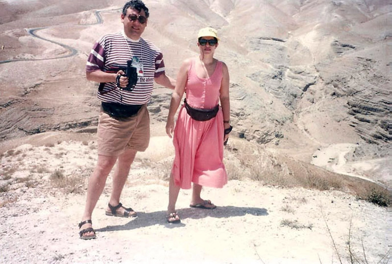 Milton e Lenice no deserto da Judéia, em Jerusalém. Foto: arquivo pessoal de Milton Neves