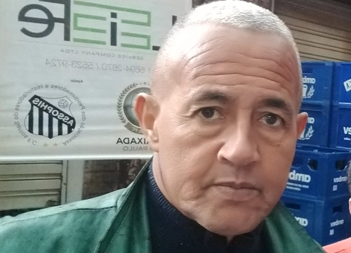 Dema   - Ex-volante do Santos e da Lusa