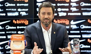 Em busca de um centroavante de peso, Timão se frustrou em negociações com Cavani, Diego Costa e Arthur Cabral. Foto: Rodrigo Coca/Ag Corinthians