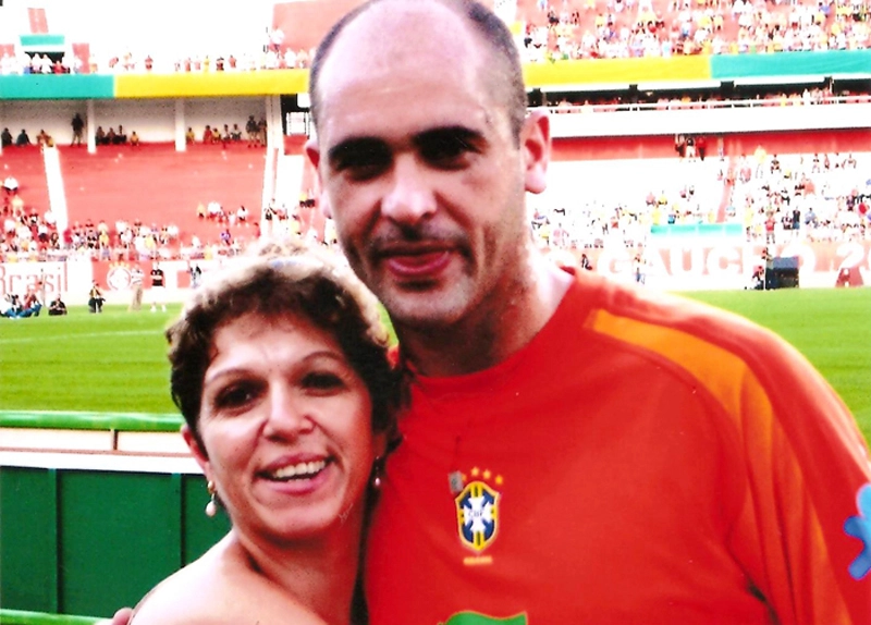 Em 2005, no Beira-Rio, a palmeirense Lenice ao lado do ídolo Marcos. Foto: arquivo pessoal de Milton Neves