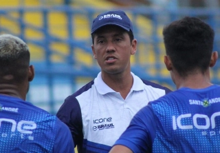 Thiago Carpini, do Santo André, é o treinador mais jovem do estadual com apenas 37 anos. Foto: Facebook/Reprodução