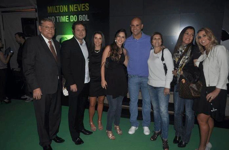 Em 22 de novembro de 2011, na festa do BOL/UOL que marcou o retorno do Portal Terceiro Tempo ao grupo. Da esquerda para direita: Milton Neves, Fábio, Roberta Peporine, Lais Yasmin, Marcos, Lenice Magnoni Neves, Ana Kalyne e Sonia (esposa de Marcos). Foto: Túlio Nassif/Portal TT