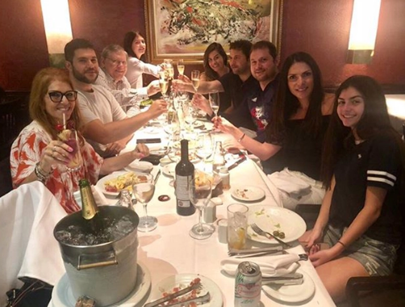 Almoço em família no Barbacoa do Itaim Bibi. No sentido horário: Lenice, Netto, Milton, Mabê, Natália, Rafael, Fábio, Roberta e Giulia. Foto: arquivo pessoal de Roberta Peporine