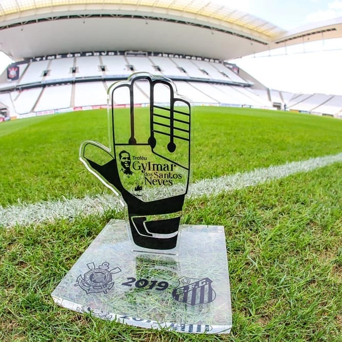 Troféu Gylmar dos Santos Neves para o vencedor do amistoso entre Corinthians e Santos disputado em 13 de janeiro de 2019, na Arena Corinthians, em Itaquera. O jogo terminou 1 a 1 mas o Corinthians ficou com o troféu, pelo critério de desempate, menos cartões amarelos. Foto: Vitor Guedes