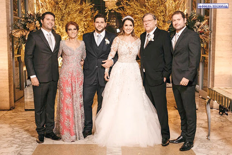 Família Neves em 7 de setembro de 2018 no Jockey Club de São Paulo, logo após a cerimônia de casamento de Laís Yasmin e Netto Neves, caçula de Milton e Lenice. Da esquerda para a direita: Rafael Neves, Lenice Magnoni Neves, Netto Neves, Laís Yasmin, Milton Neves e Fábio Lucas Neves. Foto: arquivo pessoal de Netto Neves