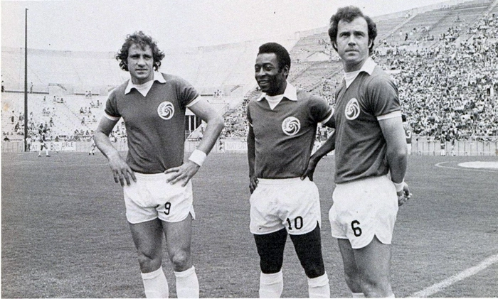 Da esquerda para a direita: Chinaglia, Pel&eacute; e Beckenbauer. Foto: In My Ear

