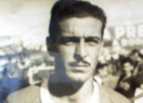 Canhoto  - Ex-meia direita do Palmeiras