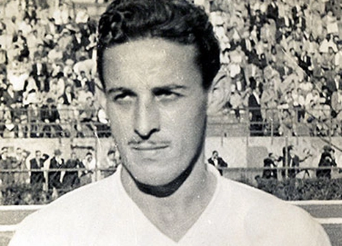 Carbone  - Ex-meia-esquerda do Juventus e Corinthians