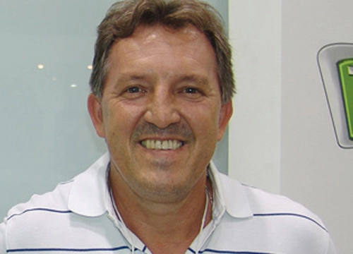 Detti   - Ex-volante do Atlético Paranaense, Marília, Figueirense e Sport