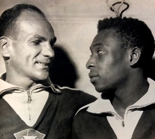 Ao lado de Pelé, em 1959. Foto: Revista Manchete Esportiva