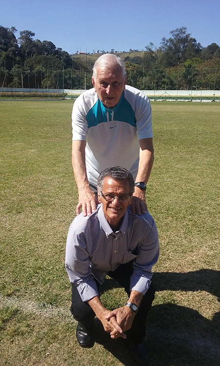 Toninho e Peixinho, ex-companheiros do forte time da Ferroviária de Araraquara. Foto: Arquivo pessoal