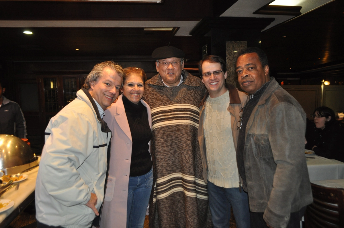 Claudio de Stefano, Lenice, Milton Neves, Rodrigo Linhares e Ademir Antonio de Azevedo na noite de 8 de julho de 2011, no jantar de confraternização com os teletrinzistas na Churrascaria Bufalo Grill, em Santo Amaro, zona sul da capital paulista. Foto: Marcos Júnior Micheletti/Portal TT