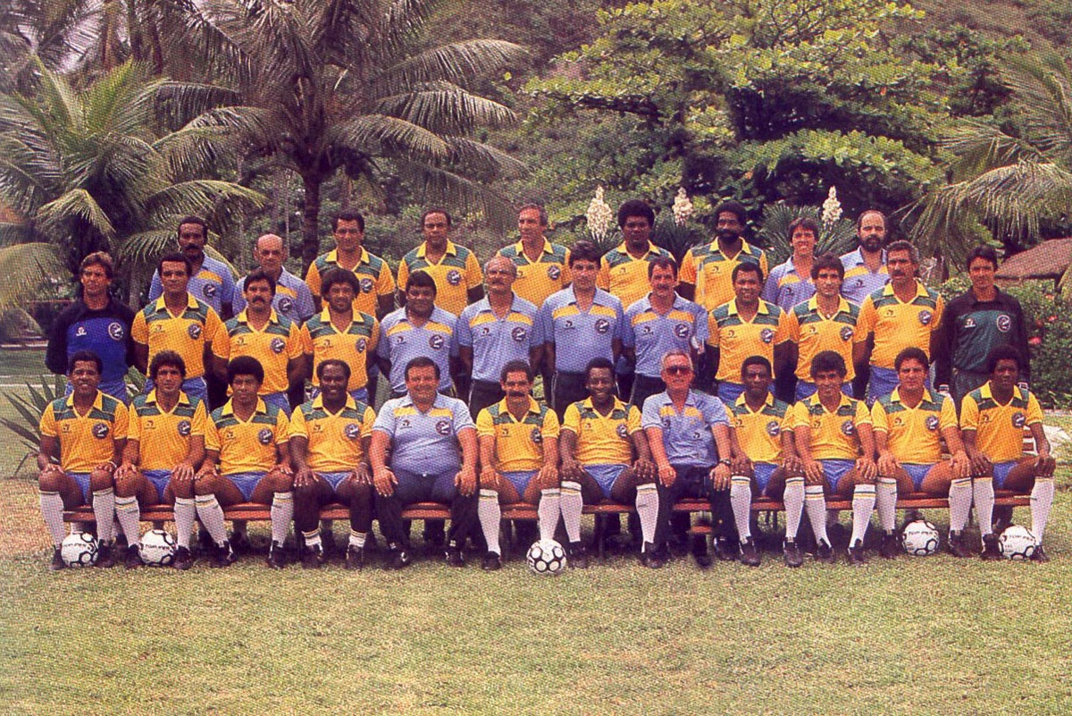 Veja Luciano do Valle no meio de tantos craques da Sele&ccedil;&atilde;o Brasileira