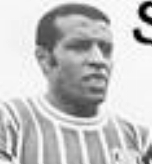 Fl&aacute;vio de Freitas  - Ex-zagueiro do SAAD, irm&atilde;o de Dit&atilde;o